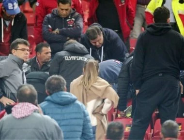 Έχασε τη μάχη για τη ζωή ο φίλος του Ολυμπιακού που υπέστη ανακοπή μετά τη λήξη του αγώνα